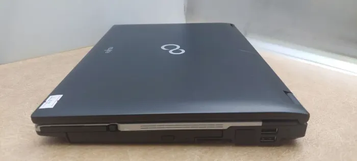 Ноутбук Fujitsu LifeBook S760 / 13" (1366x768) TN / Intel Core i5-520M (2 (4) ядра по 2.4 - 2.93 GHz) / 4 GB DDR3 / 120 GB SSD / Intel HD Graphics б/в - зображення 4