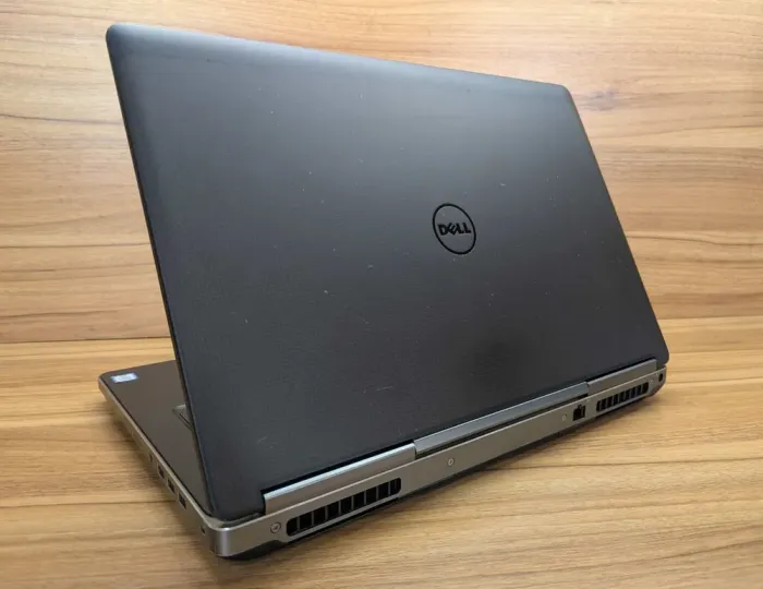 Мобільна робоча станція Dell Precision 7710 / 17.3" (1920x1080) IPS / Intel Core i7-6820HQ (4 (8) ядра по 2.7 - 3.6 GHz) / 16 GB DDR4 / 500 GB SSD / nVidia Quadro M3000M, 4 GB GDDR5, 256-bit / WebCam / Windows 10 б/в - зображення 7