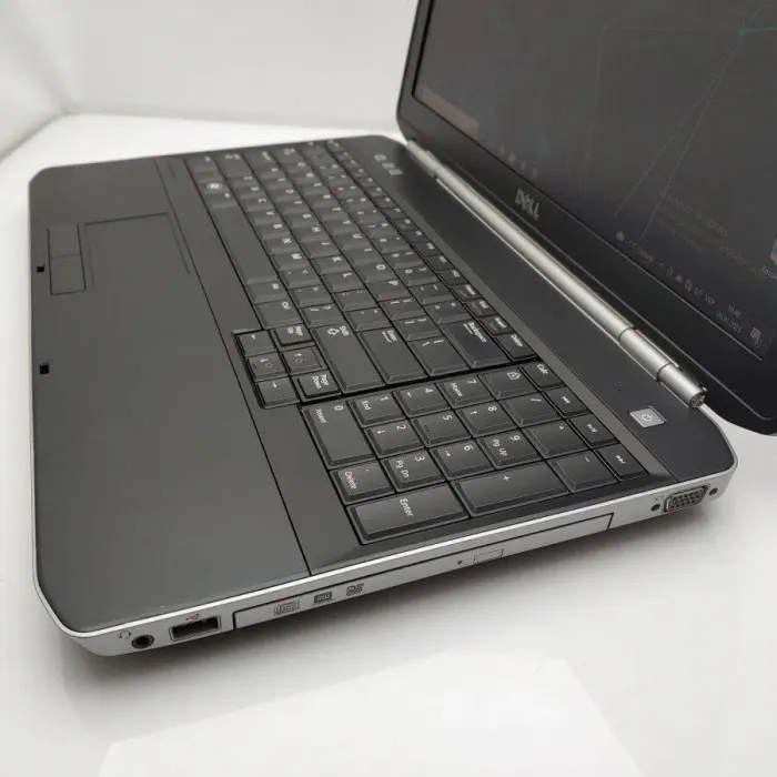 Ноутбук Dell Latitude E5520 / 15.6" TN / Core i3-2330M (2 (4) ядра по 2.2 GHz) / 4 GB DDR3 / 500GB HDD / HD Graphics 3000 / DVD-ROM / Win 10 Pro б/в - зображення 5