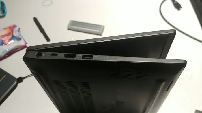 Ультрабук Б-клас Dell Latitude 7400 / 14" (1366x768) TN / Intel Core i5-8265U (4 (8) ядра по 1.6 - 3.9 GHz) / 8 GB DDR4 / 256 GB SSD M.2 / Intel UHD Graphics 620 / WebCam / USB 3.1 / HDMI / NEW АКБ / Windows 10 б/в - зображення 6