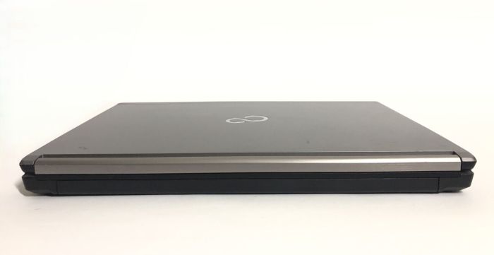Ноутбук Б-клас Fujitsu LifeBook E733 / 13.3" (1366x768) TN / Intel Core i7-3632QM (4 (8) ядра по 2.2 - 3.2 GHz) / 8 GB DDR3 / 256 GB SSD / Intel HD Graphics 4000 / WebCam / Win 10 Pro б/в - зображення 3