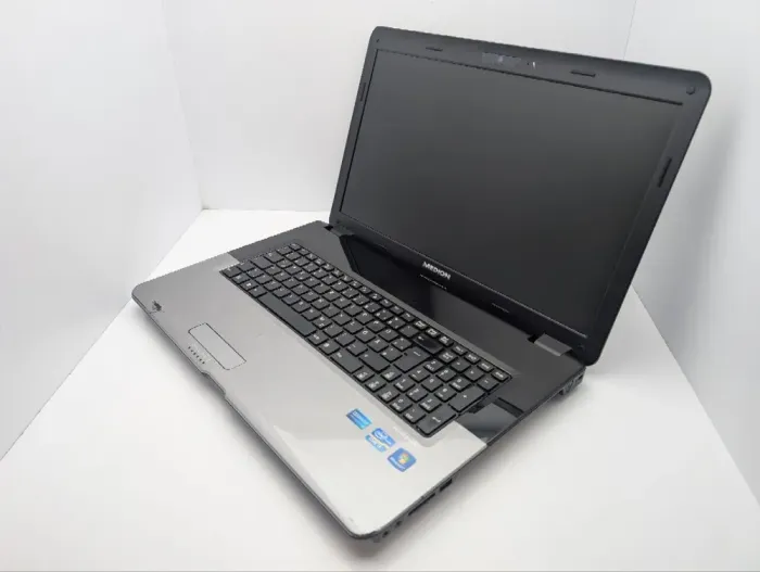 Ноутбук Medion Akoya E7218 / 17.3" (1600x900) TN / Intel Core i3-2310M (2 (4) ядра по 2.1 GHz) / 6 GB DDR3 / 750 GB HDD / Intel HD Graphics / WebCam / DVD-ROM / АКБ не тримає заряд б/в - зображення 7