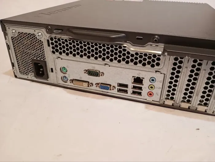 ПК Б-клас Lenovo ThinkCentre M72e SFF / Intel Core i5-3470S (4 ядра по 2.9 - 3.6 GHz) / 8 GB DDR3 / 500 GB HDD / Intel HD Graphics 2500 / DVD-RW б/в - зображення 4