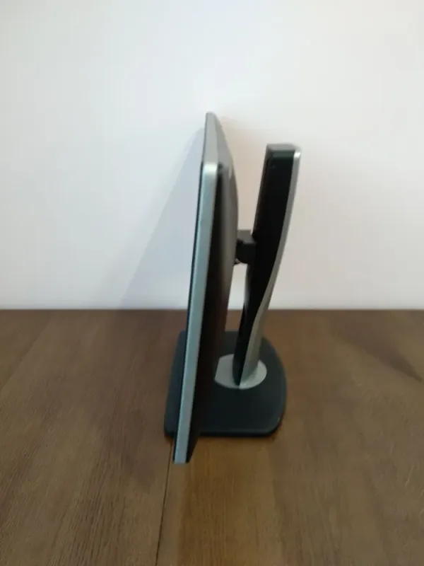 Монітор Широкоформатний Dell P2214Hb / 21.5" (1920x1080) IPS / VGA, DisplayPort, DVI, USB 2.0 / VESA 100x100 б/в - зображення 3