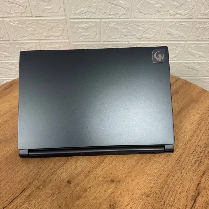 Ігровий ноутбук Б-клас MSI Delta 15 A5EFK / 15.6" (1920x1080) IPS / AMD Ryzen 7 5800H (8 (16) ядер по 3.2 - 4.4 GHz) / 16 GB DDR4 / 512 GB SSD / AMD Radeon RX 6700M, 10 GB GDDR6, 160-bit / WebCam б/в - зображення 3