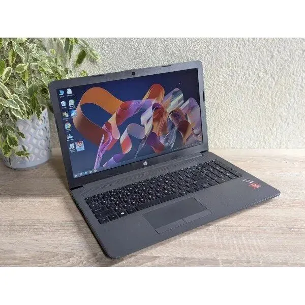 Ноутбук Б-клас HP 255 G7 / 15.6" (1920x1080) IPS / AMD Ryzen 3 2200U (2 (4) ядра по 2.5 - 3.4 GHz) / 8 GB DDR4 / 256 GB SSD / AMD Radeon Vega 3 Graphics / WebCam б/в - зображення 3