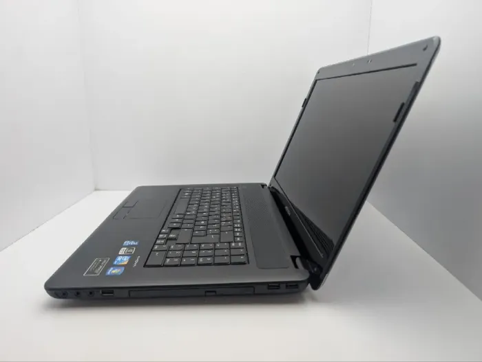 Ноутбук Medion Akoya P7618 / 17.3" (1600x900) TN / Intel Core i5-480M (2 (4) ядра по 2.66 - 2.93 GHz) / 6 GB DDR3 / 750 GB HDD / nVidia GeForce GT 540M, 1 GB GDDR3, 128-bit / WebCam / АКБ не тримає б/в - зображення 5