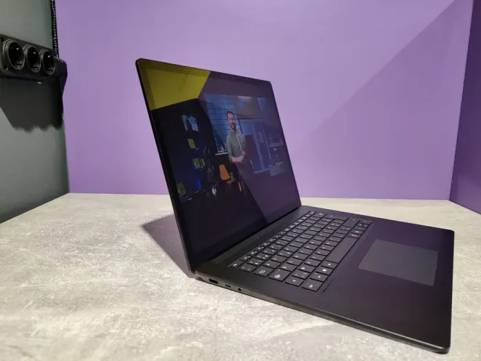 Ноутбук Microsoft Surface Laptop 3 1873 / 15" (2496x1664) IPS Touch / AMD Ryzen 5 3580U (4 (8) ядра по 2.1 - 3.7 GHz) / 8 GB DDR4 / 240 GB SSD / AMD Radeon Vega 9 Graphics / WebCam б/в - зображення 3