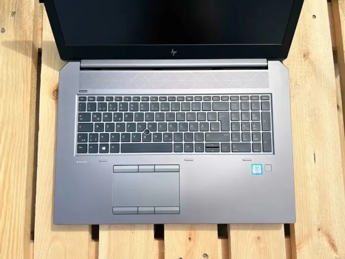 Мобільна робоча станція HP ZBook 17 G5 / 17.3" (1920x1080) IPS / Intel Core i7-8850H (6 (12) ядер по 2.6 - 4.3 GHz) / 32 GB DDR4 / 512 GB SSD / nVidia Quadro P5200, 16 GB GDDR5, 256-bit / WebCam / Windows 10 Pro б/в - зображення 3