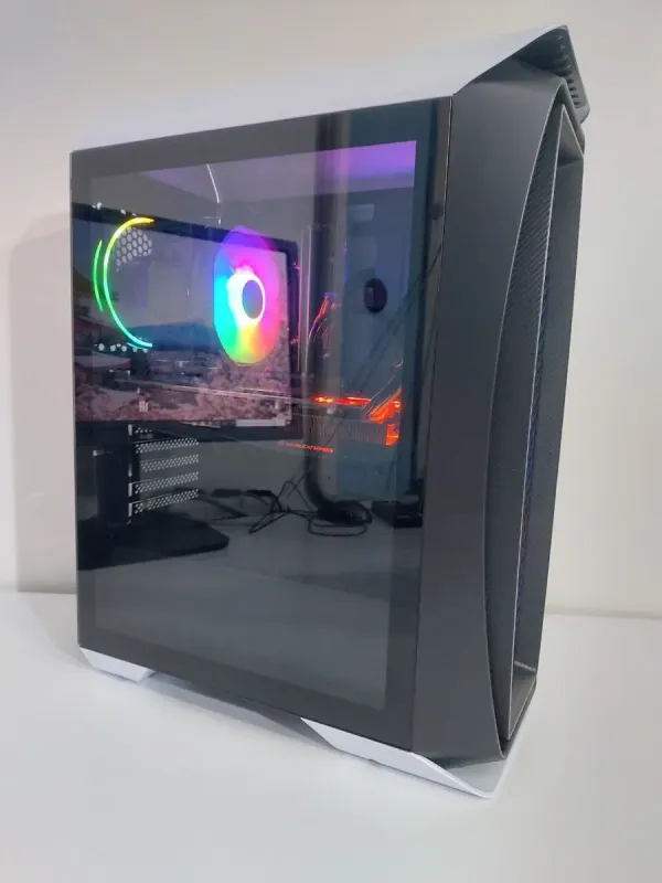 Ігровий ПК AeroCool Aero One Frost Tower / Intel Core i5-8500 (6 ядер 3.0 - 4.1 ГГц) / 24 ГБ DDR4 / 500 ГБ SSD M.2 + 500 ГБ HDD / AMD Radeon RX 580, 8 ГБ GDDR6, 256-біт / 650 Вт б/в - зображення 4