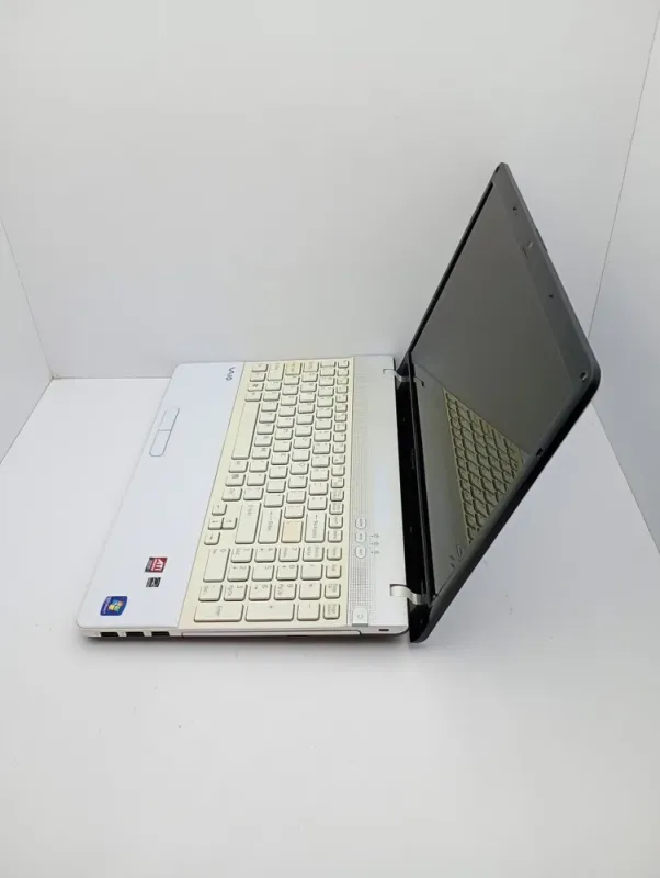 Ноутбук Sony VPC156 / 15.6" (1366x768) TN / Intel Core i3-380M (2 (4) ядра по 2.53 GHz) / 6 GB DDR3 / 320 GB HDD / AMD Mobility Radeon HD 5000 / WebCam б/в - зображення 6