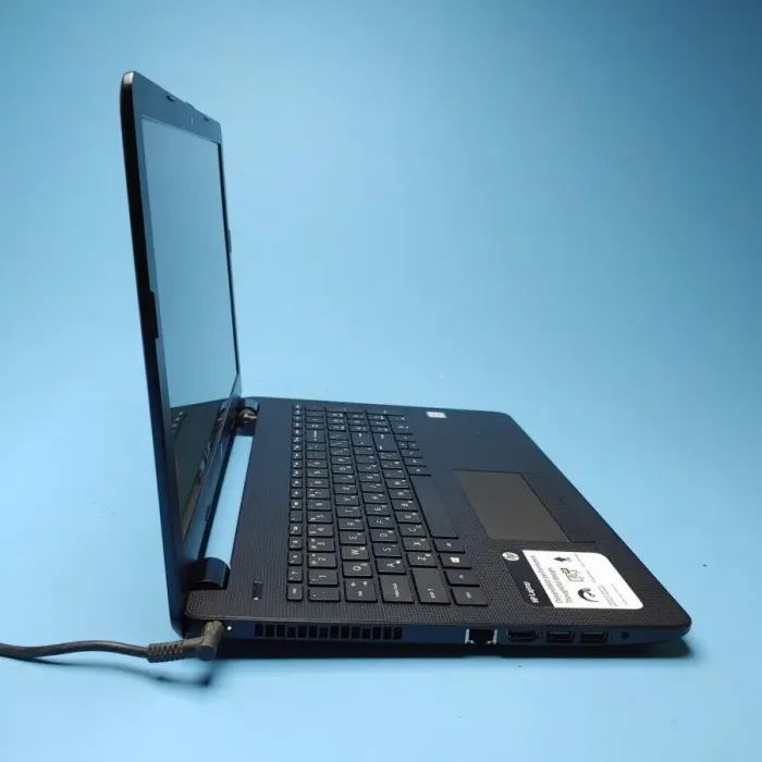 Ноутбук HP 15-bs115dx / 15.6" (1366x768) TN Touch / Intel Core i5-8250U (4 (8) ядра по 1.6 - 3.4) / 8 GB DDR4 / 240 GB SSD / Intel HD Graphics 620 / WebCam / DVD-ROM / Win 10 Home б/в - зображення 3