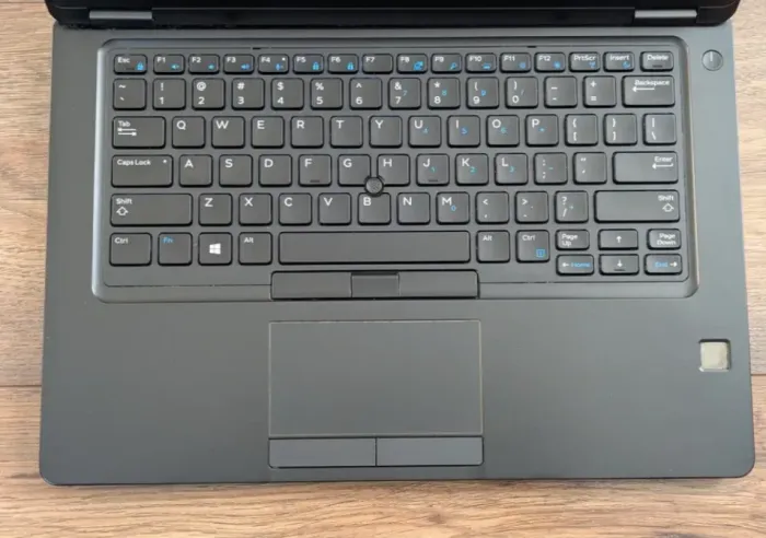 Ультрабук Dell Latitude 5490 / 14" (1920x1080) IPS / Intel Core i5-7300U (2 (4) ядра по 2.6 - 3.5 GHz) / 8 GB DDR4 / 128 GB SSD / Intel HD Graphics 620 / WebCam / HDMI / Windows 11 б/в - зображення 3