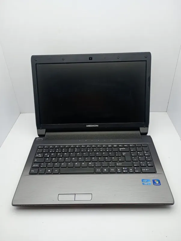 Ноутбук Medion Akoya 156 / 15.6" (1366x768) TN / Intel Core i3-2350M (2 (4) ядра по 2.3 GHz) / 6 GB DDR3 / 500 GB HDD / Intel HD Graphics 3000 / WebCam б/в - зображення 2