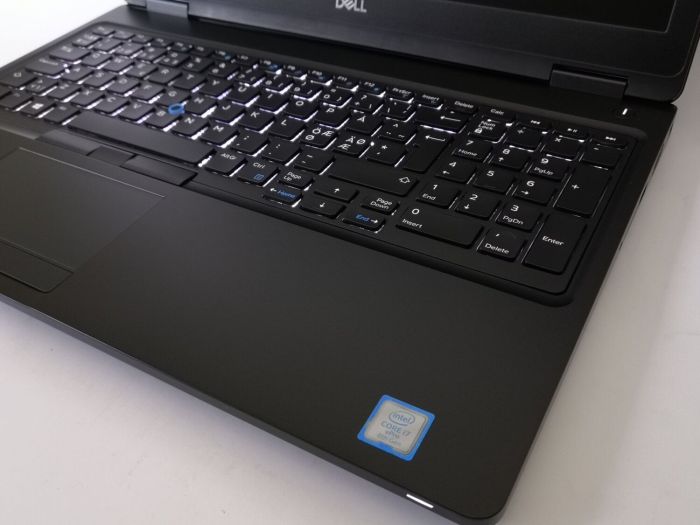 Робоча станція Dell Precision 3530 / 15.6" IPS / Core i7-8850H (6(12) ядер по 2.6-4.3 GHz) / 16GB DDR4 / 256GB SSD / Quadro P600, 4GB GDDR5, 128-bit / WebCam / HDMI б/в - зображення 8