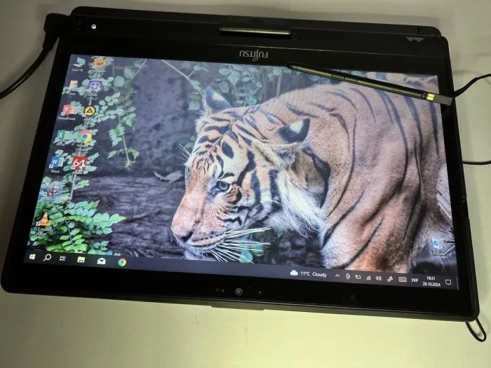 Ноутбук-трансформер Fujitsu Lifebook T939 / 13.3" (1366x768) TN Touch / Intel Core i5-8265U (4 (8) ядра по 1.6 - 3.9 GHz) / 8 GB DDR4 / 256 GB SSD / Intel UHD Graphics 620 / WebCam б/в - зображення 7