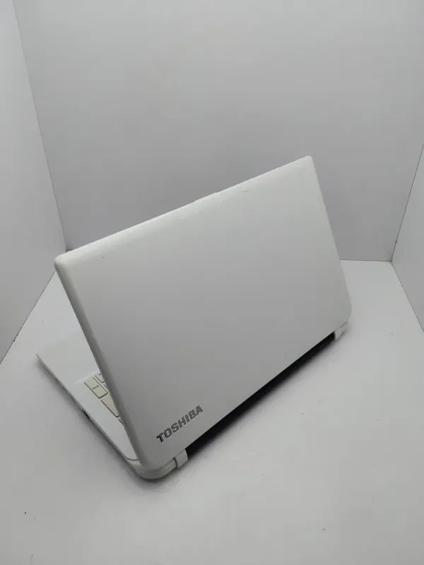 Ноутбук Toshiba L50 / 15.6" (1366x768) TN / AMD A8-6410 (4 ядра по 2.0 - 2.4 GHz) / 8 GB DDR3 / 500 GB HDD / AMD Radeon R5 230, 2 GB GDDR3, 64-bit / WebCam б/в - зображення 7