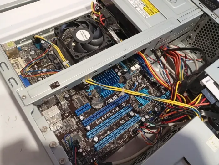 ПК Б-клас HEC 7KJCBS Chassis SFF / AMD Phenom II X2 555 (2 ядра по 3.2 GHz) / 8 GB DDR3 / 128 GB SSD / AMD Radeon Graphics / Win 10 б/в - зображення 7