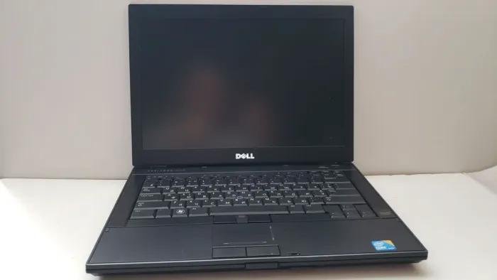 Ноутбук Dell Latitude E6410 / 14.1" (1440x900) TN / Intel Core i7-620M (2 (4) ядра по 2.66 - 3.33 GHz) / 8 GB DDR3 / 180 GB SSD / Intel HD Graphics / WebCam б/в - зображення 2