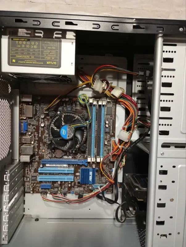 ПК Б-клас Delux Tower / Intel Core i5-2400 (4 ядра по 3.1 - 3.4 GHz) / 8 GB DDR3 / 120 GB SSD + 500 GB HDD / Intel HD Graphics 2000 / 400W б/в - зображення 4