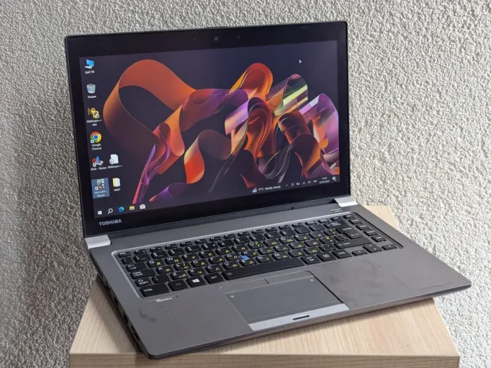 Ноутбук Б-клас Toshiba Tecra Z40T-C / 14" (1920x1080) TN / Intel Core i5-6300U (2 (4) ядра по 2.4 - 3.0 GHz) / 8 GB DDR3 / 128 GB SSD / Intel HD Graphics 520 / WebCam б/в - зображення 3