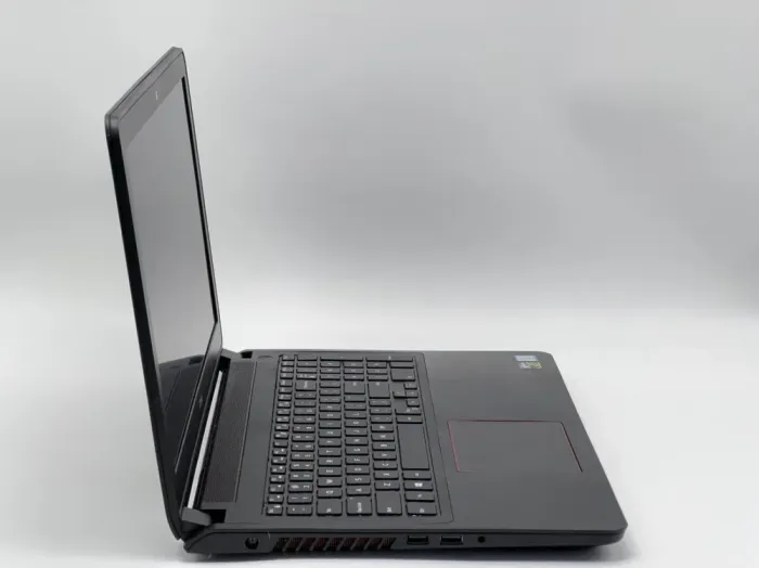 Ігровий ноутбук Dell Inspiron 15 7559 / 15.6" (1920x1080) IPS / Intel Core i5-6300HQ (4 ядра по 2.3 - 3.2 GHz) / 16 GB DDR3 / 480 GB SSD / nVidia GeForce GTX 960M, 4 GB GDDR5, 128-bit / WebCam б/в - зображення 3