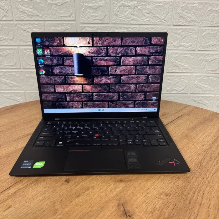 Ультрабук Lenovo Thinkpad X1 Carbon Gen10 / 14" (1920x1200) IPS Touch / Intel Core i7-1270P (12 (16) ядер по 3.5 - 4.8 GHz) / 32 GB DDR4 / 1000 GB SSD / Intel Iris Xe Graphics / WebCam б/в - зображення 2