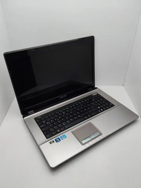 Ноутбук Asus K73SV / 17.3" (1600x900) TN / Intel Core i5-2410M (2 (4) ядра по 2.3 - 2.9 GHz) / 6 GB DDR3 / 750 GB HDD / nVidia GeForce GT 540M, 1 GB GDDR3, 128-bit / WebCam б/в - зображення 3