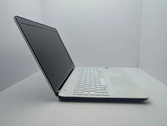 Ноутбук Sony Vaio SVF152C29M / 15.6" (1366x768) TN / Intel Pentium 2117U (2 ядра по 1.8 GHz) / 6 GB DDR3 / 128 GB SSD / Intel HD Graphics 2500 / WebCam б/в - зображення 5