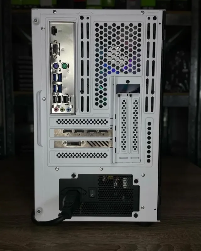 Игровой ПК 1Stplayer D3-A-G7-MAX-WH Tower / AMD Ryzen 7 1700 (8 (16) ядер по 3.0-3.7 GHz) / 16 GB DDR4 / 80 GB SSD / Gigabyte Radeon RX 570 Aorus, 4 GB GDDR5, 256-bit / 600W б/в - зображення 3