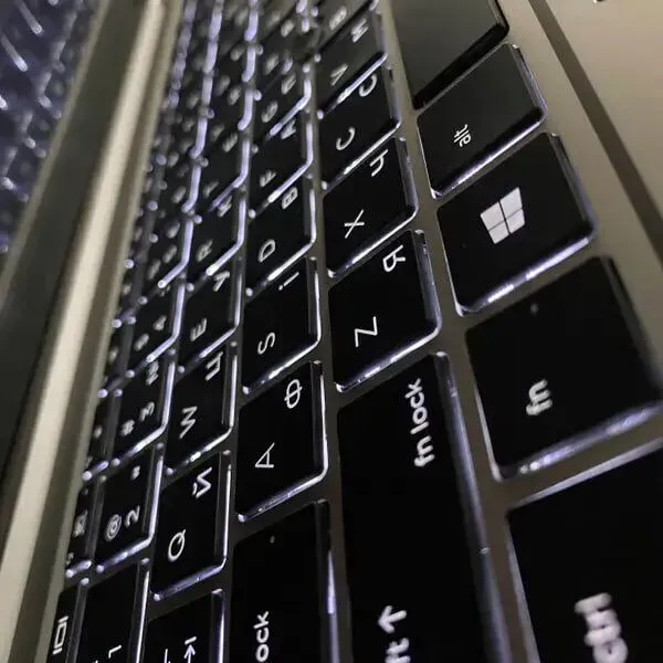 Ультрабук Б-клас HP EliteBook 840 G7 / 14" (1920x1080) IPS / Intel Core i5-10310U (4 (8) ядра по 1.7 - 4.4 GHz) / 16 GB DDR4 / 512 GB SSD / Intel UHD Graphics / WebCam / TouchID б/в - зображення 6