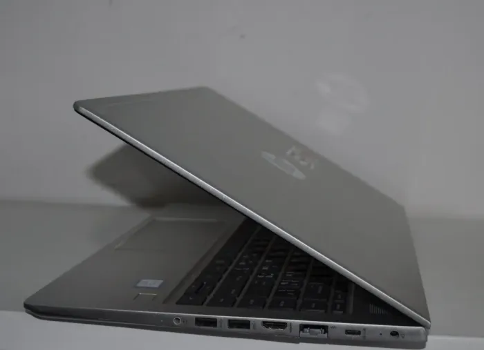 Ноутбук Б-клас HP ProBook 440 G6 / 14" (1920x1080) IPS / Intel Core i7-8565U (4 (8) ядра по 1.8 - 4.6 GHz) / 8 GB DDR4 / 480 GB SSD / Intel UHD Graphics 620 / WebCam / Windows 10 Pro б/в - зображення 4