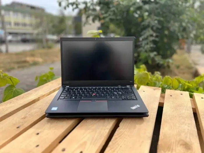 Ультрабук Lenovo ThinkPad T490s / 14" (1920x1080) IPS / Intel Core i5-8265U (4 (8) ядра по 1.6 - 3.9 GHz) / 16 GB DDR4 / 256 GB SSD / Intel UHD Graphics / WebCam б/в - зображення 2