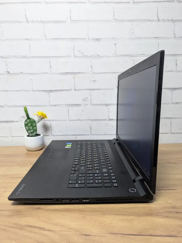 Ноутбук Б-клас Toshiba Satelite Pro C70-C-19E / 17.3" (1600x900) TN / Intel Core i5-5200U (2 (4) ядра по 2.2 - 2.7 GHz) / 12 GB DDR3 / 256 GB SSD / nVidia GeForce 930M, 2 GB GDDR3, 64-bit / WebCam б/в - зображення 6