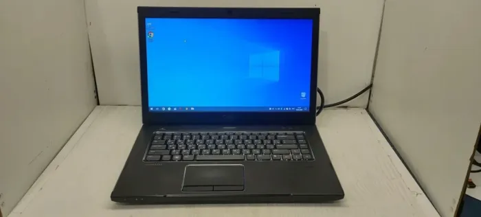 Ноутбук Dell Vostro 3550 / 15.6" (1366x768) TN / Intel Core i5-2520M (2 (4) ядра по 2.5 - 3.2 GHz) / 8 GB DDR3 / 500 GB HDD / AMD Radeon HD 6630M, 1 GB DDR3, 128-bit / WebCam / АКБ не тримає б/в - зображення 2