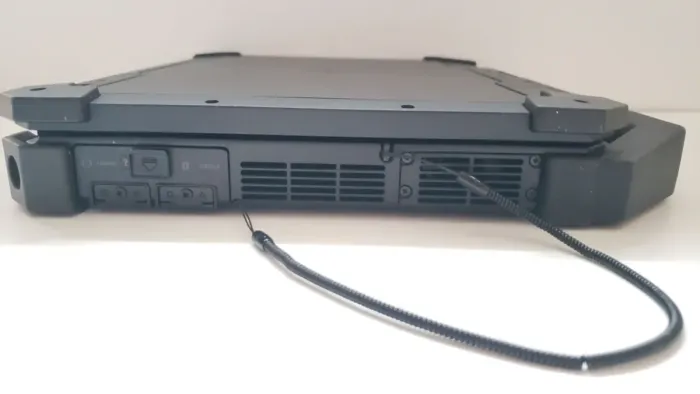 Захищений ноутбук-трансформер Dell Latitude 12 Rugged Extreme 7204 / 11.6" (1366x768) IPS Touch / Intel Core i5-4310U (2 (4) ядра по 2.0 - 3.0 GHz) / 8 GB DDR3 / 512 GB SSD / Intel HD Graphics 4400 / WebCam / 4G б/в - зображення 6