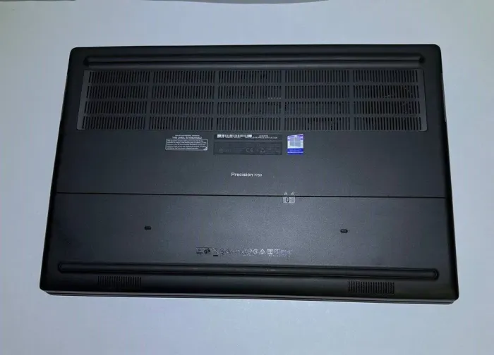 Мобільна робоча станція Dell Precision 7730 / 17.3" (1920x1080) IPS / Intel Core i7-8750H (6 (12) ядер по 2.2 - 4.1 GHz) / 32 GB DDR4 / 512 GB SSD / AMD Radeon Pro WX 7100, 8 GB GDDR5, 256-bit / WebCam / HDMI б/в - зображення 5