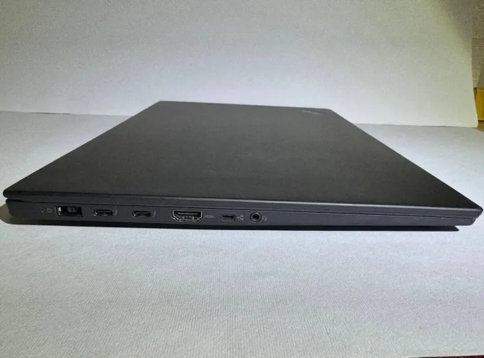 Мобільна робоча станція Lenovo ThinkPad P1 Gen1 / 15.6" (3840x2160) IPS Touch / Intel Xeon E-2176M (6 (12) ядер по 2,7 - 4,4 ГГц) / 32 ГБ DDR4 / 256 ГБ SSD + 256 ГБ SSD / nVidia Quadro P2000, 4 ГБ GDDR5, 128-біт / WebCam / Windows 10 б/в - зображення 5