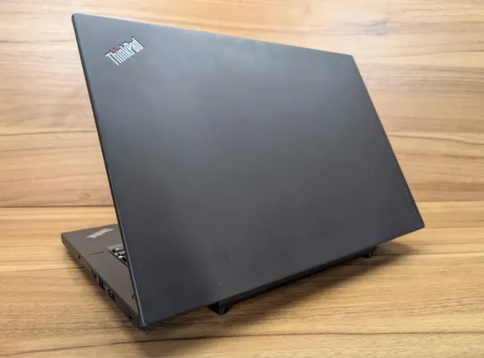 Ноутбук Lenovo ThinkPad T460 / 14" (1920x1080) IPS / Intel Core i7-6600U (2 (4) ядра по 2.6 - 3.4 GHz) / 8 GB DDR4 / 240 GB SSD / Intel HD Graphics 520 / WebCam / TouchID / Windows 10 б/в - зображення 7