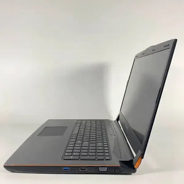 Ігровий ноутбук Б-клас Gigabyte P57 / 17.3" (1920x1080) IPS / Intel Core i7-6700HQ (4 (8) ядра по 2.6 - 3.5 GHz) / 16 GB DDR4 / 512 GB SSD / nVidia GeForce GTX 1070, 8 GB GDDR5, 256-bit / WebCam / HDMI б/в - зображення 7