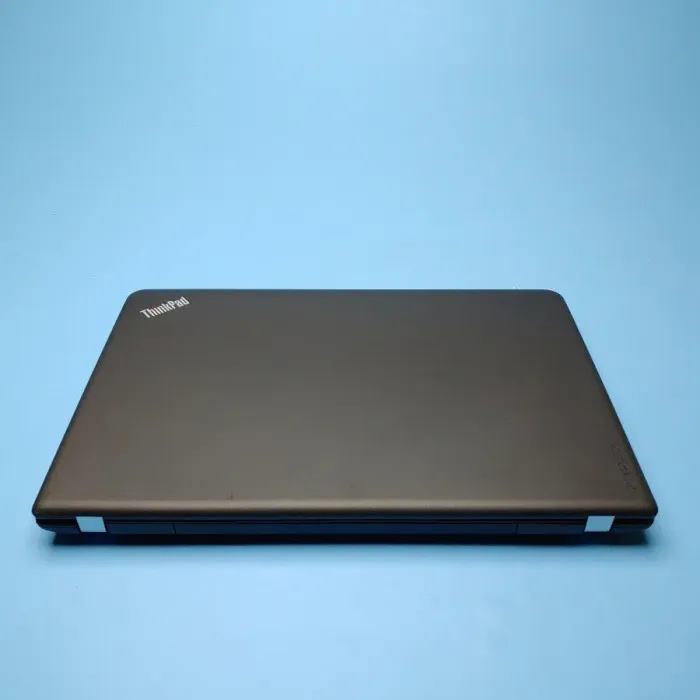 Ноутбук Lenovo ThinkPad E555 / 15.6" (1366x768) TN / AMD A6-7000 (2 ядра по 2.2 - 3.0 GHz) / 8 GB DDR3 / 512 GB SSD / AMD Radeon R4 Graphics / WebCam / DVD-ROM / Win 10 Pro б/в - зображення 3