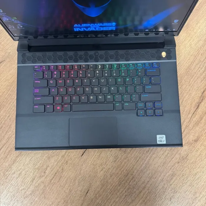 Ігровий ноутбук Б-клас Dell Alienware m15 R4 / 15.6" (1920x1080) IPS / Intel Core i7-10870H (8 (16) ядер по 2.2 - 5.0 GHz) / 16 GB DDR4 / 512 GB SSD / nVidia GeForce RTX 3070, 8 GB GDDR6, 256-bit / WebCam б/в - зображення 7