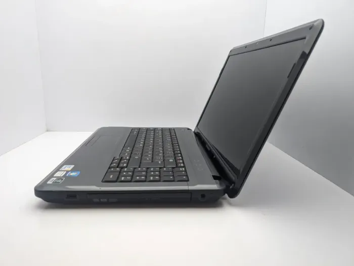 Ноутбук Lenovo G550 / 15.6" (1366x768) TN / Intel Core 2 Duo T6600 (2 ядра по 2.2 GHz) / 6 GB DDR3 / 500 GB HDD / nVidia GeForce G210M, 512 MB GDDR3, 64-bit / WebCam б/в - зображення 6