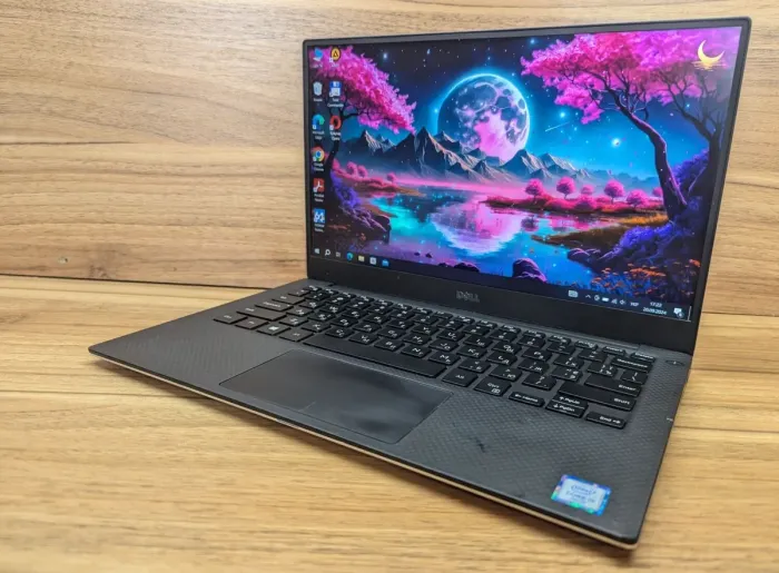 Ультрабук Dell XPS 13 9350 / 13.3" (1920x1080) IPS / Intel Core i5-6200U (2 (4) ядра по 2.3 - 2.8 GHz) / 8 GB DDR3 / 256 GB SSD / Intel HD Graphics 520 / Windows 10 б/в - зображення 5