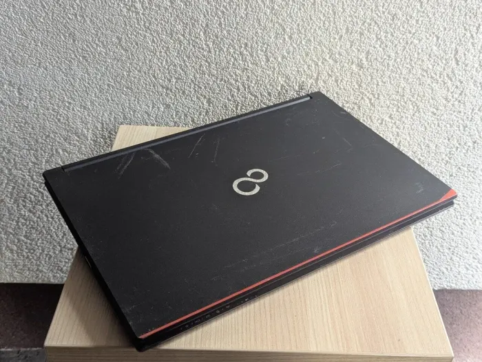 Ноутбук Б-клас Fujitsu LifeBook E556 / 15.6" (1920x1080) TN / Intel Core i7-6500U (2 (4) ядра по 2.5 - 3.1 GHz) / 16 GB DDR4 / 360 GB SSD / Intel HD Graphics 520 / WebCam б/в - зображення 9