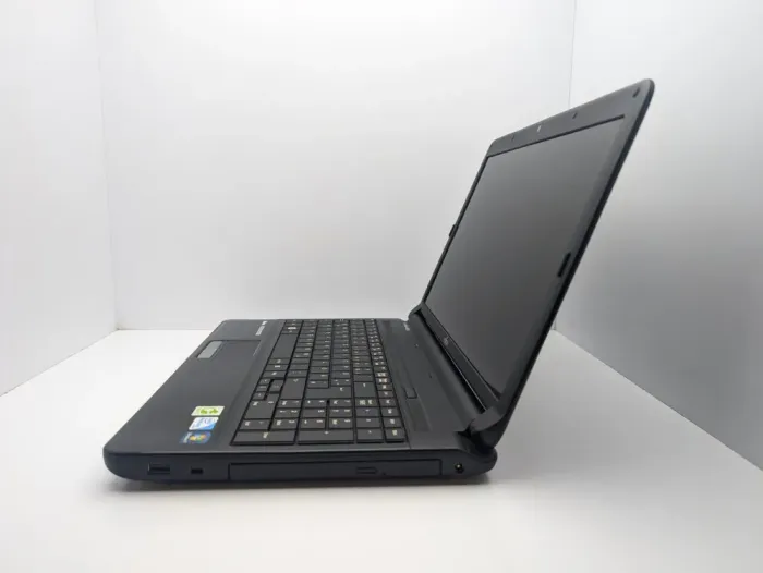 Ноутбук Fujitsu Lifebook A530 / 15" (1366x768) TN / Intel Core i3-370M (2 (4) ядра по 2.4 GHz) / 6 GB DDR3 / 500 GB HDD / Intel HD Graphics / WebCam б/в - зображення 6