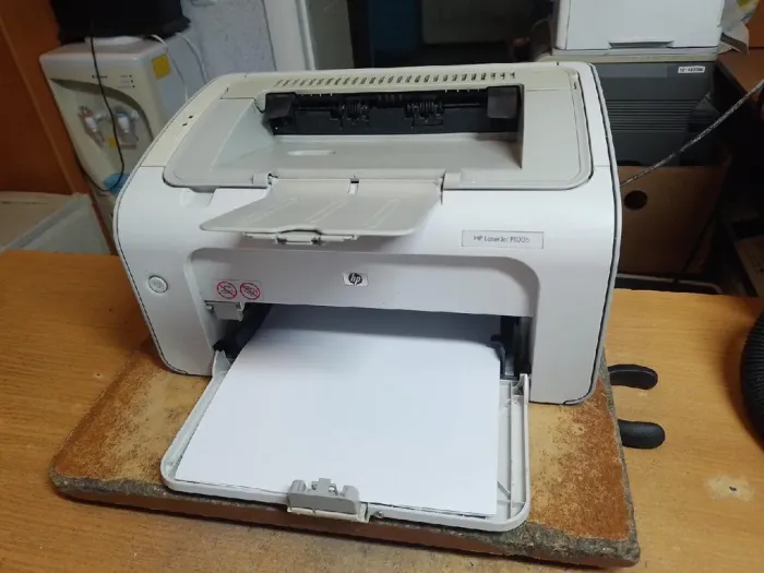 Принтер HP LaserJet P1005 Printer / Лазерний монохромний друк / 600x600 dpi / A4 / 15 стор / хв / USB 2.0 б/в - зображення 2