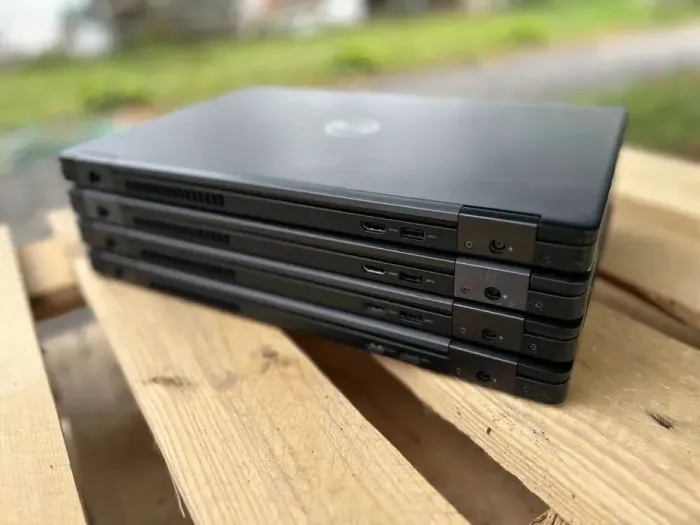 Ноутбук Dell Latitude 5580 / 15.6" (1920x1080) IPS / Intel Core i3-7100U (2 (4) ядра по 2.4 GHz) / 8 GB DDR4 / 128 GB SSD / Intel HD Graphics 620 / WebCam б/в - зображення 5