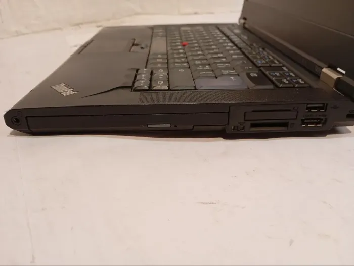 Ноутбук Б-клас Lenovo ThinkPad T420 / 14" (1366x768) TN / Intel Core i5-2520M (2 (4) ядра по 2.5 - 3.2 GHz) / 8 GB DDR3 / 120 GB SSD / Intel HD Graphics 3000 / DVD-ROM / WebCam б/в - зображення 4