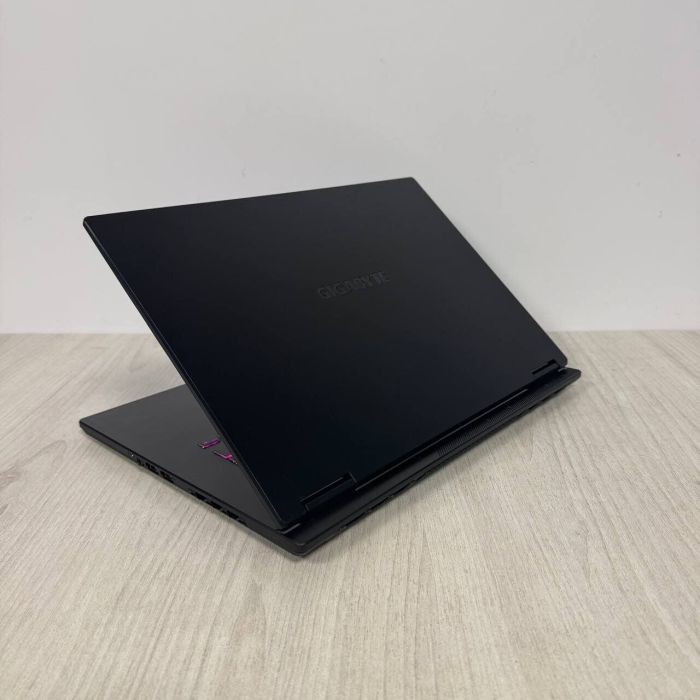 Ігровий ноутбук Gigabyte A16 CVH / 16" (1920x1200) IPS / Intel Core i7-13620H (10 (16) ядер по 2,4 - 4,9 ГГц) / 16 ГБ DDR5 / 1000 ГБ SSD NVMe / nVidia GeForce RTX 5060, 8 ГБ GDDR7, 128-біт / Веб-камера б/в - зображення 6